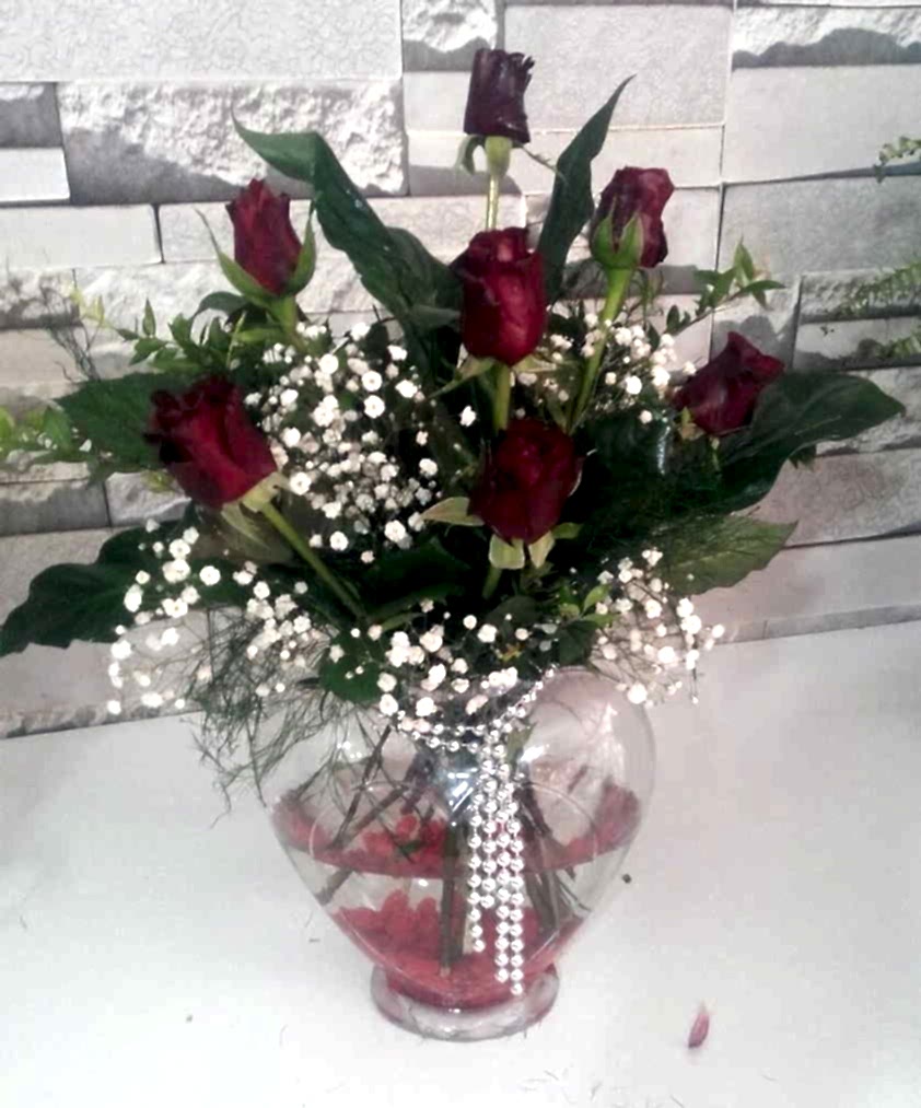 Kalp vazoda 7 k�rm�z� g�l