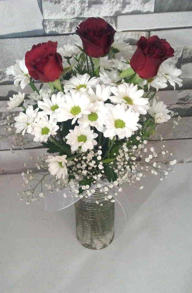 Papatyalar ve 3 K�rm�z� g�l