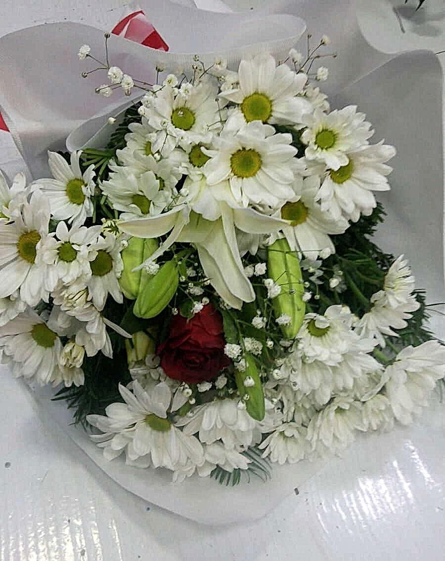 Papatya lilyum ve tek g�l buketi